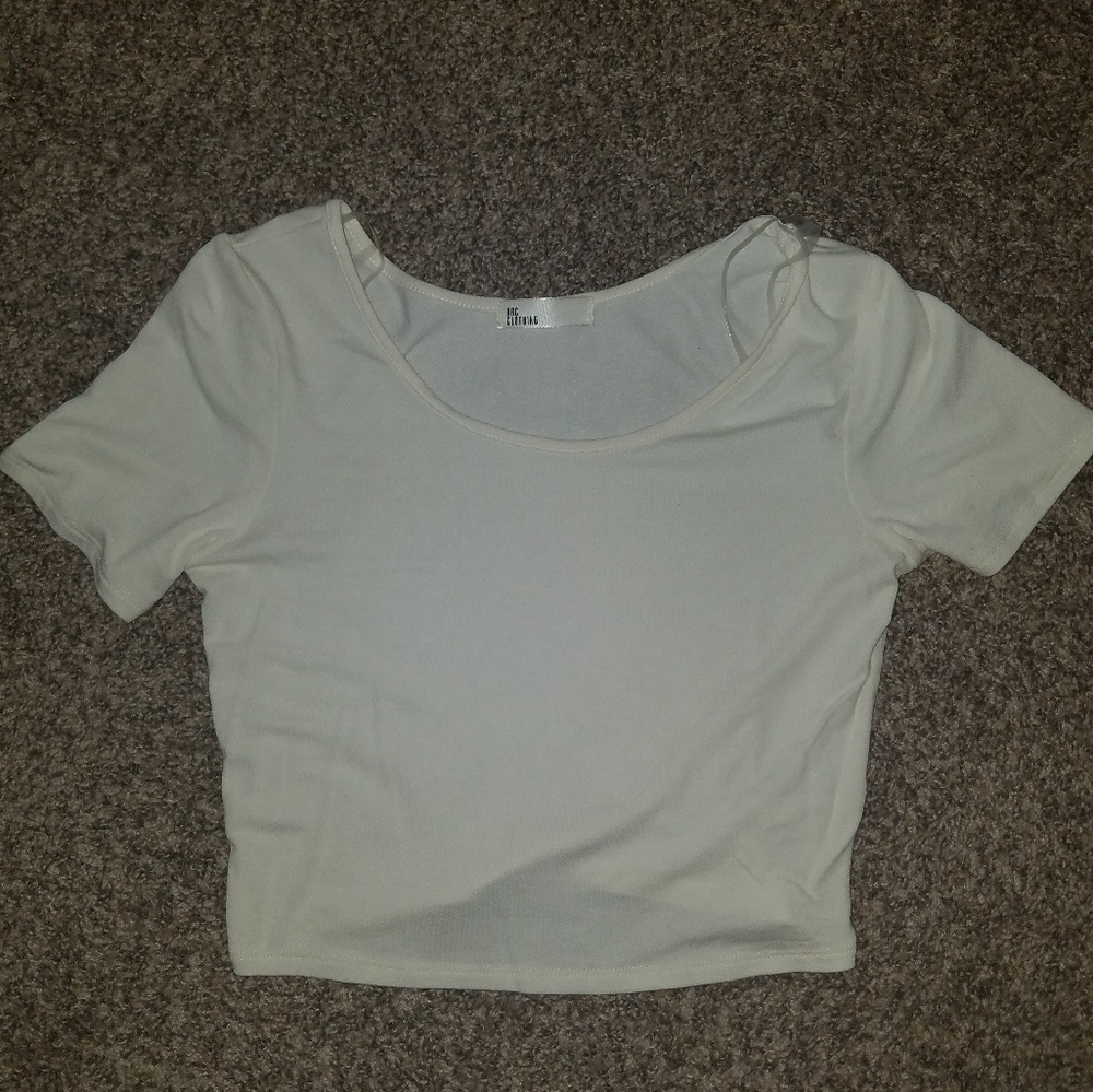White, short sleeved crop top